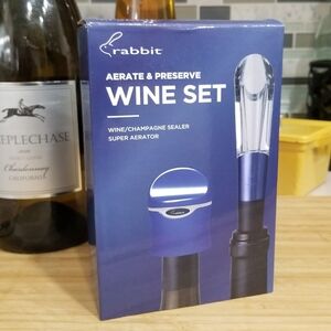 Rabbit Aerate & Preserve Wine Set New in Box Wine Champagne Sealer Aerator Blue